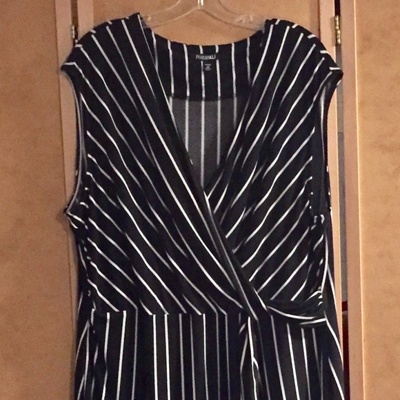 Roz & Ali Dresses & Skirts - Sleeveless Black and White Stripe Dress